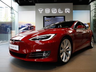 Убытки Tesla достигли рекордных показателей