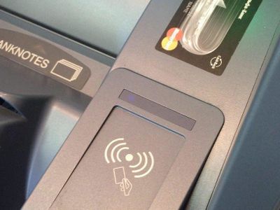 Сбербанк начал массовое внедрение NFC в своих банкоматах