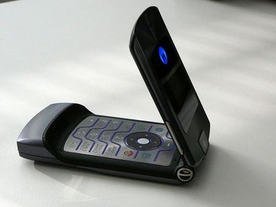 Lenovo планирует перевыпустить легендарную раскладушку Motorola RAZR