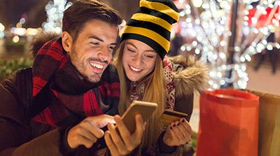 Молодые люди перед новым годом приобрели сотни тысяч смартфонов