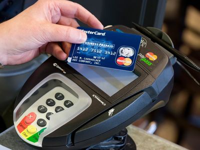 Mastercard представила банковскую карту со сканером отпечатков пальцев