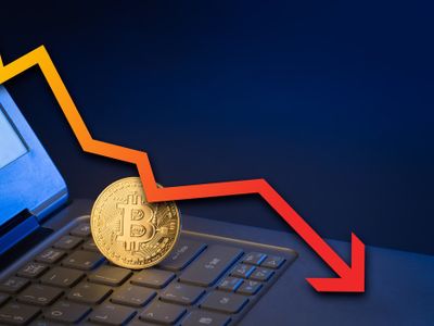 Держатели криптовалюты в панике: биткойн обесценился на 30% за пять дней