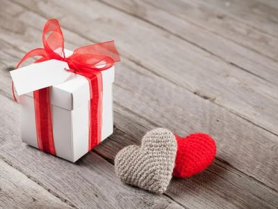 Чего хотят женщины: 10 лучших подарков на 8 марта