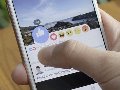 «Реакции» вместо «лайков»: Facebook запустил новую систему оценки постов