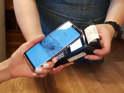 В России заработал сервис перевода зарплаты по номеру телефона