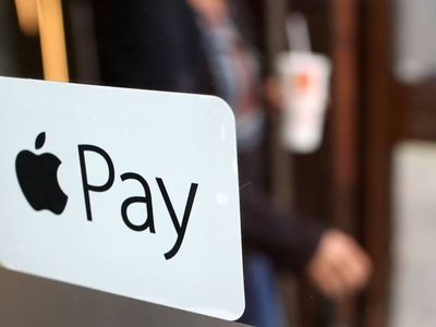 Держателям карт Mastercard Уральского банка реконструкции и развития стал доступен Apple Pay