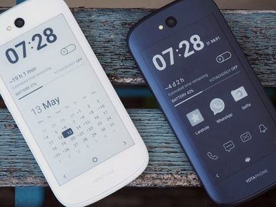 Цена YotaPhone 2 в России снизилась на 33%