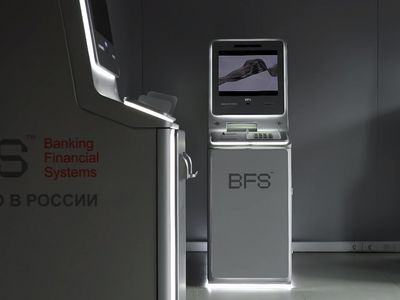 Банки начали устанавливать первые российские банкоматы