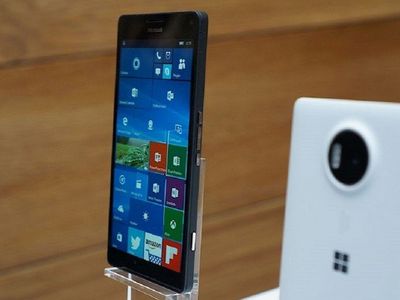 В России начались продажи флагманских смартфонов Microsoft