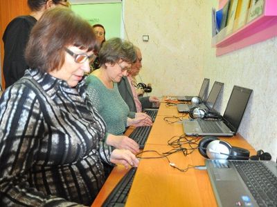 Слабовидящих тоболяков учат пользоваться компьютером
