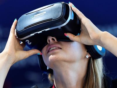 Банк ВТБ запустит VR-консультанта в инвестициях во всех крупных городах