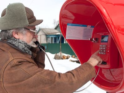 По таксофонам стали разговаривать в 5 раз дольше