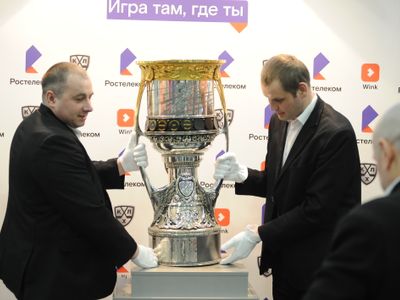 Стало известно расписание фотосессий с Кубоком КХЛ в Челябинске