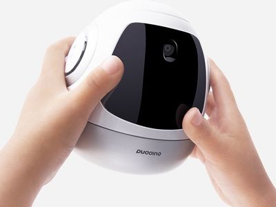 В России начались продажи детского робо-помощника «Емеля» 