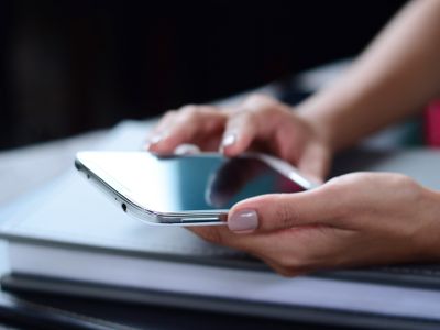 Вторая жизнь мобильных телефонов: на Южном Урале сдали в переработку 50 кг пластика, стекла, стали и лития