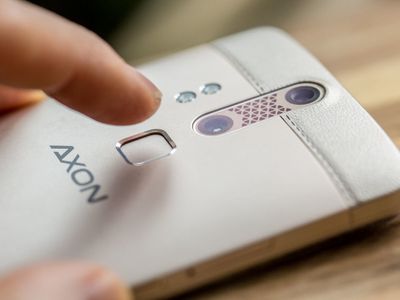 Цена на смартфон ZTE Axon Elite упала на 60%