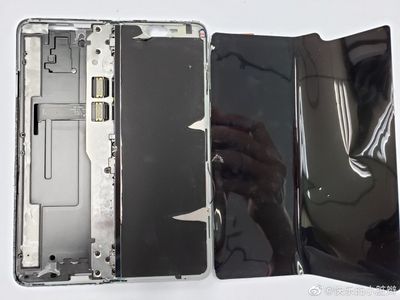 Гибкий экран складывающегося смартфона Samsung Galaxy Fold начал выходить из строя во время журналистских тестов